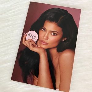 Kylie Setting Powder Post Card